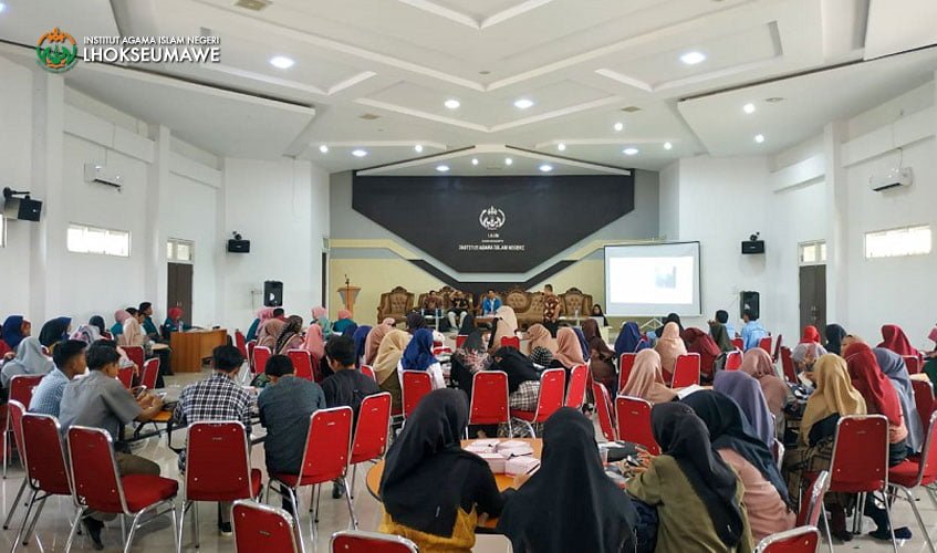 HMJ Ekonomi Syariah Laksanakan Seminar Investasi Syariah Di Aula FEBI